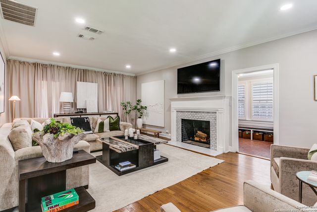 251 Primera, Olmos Park, TX 78212