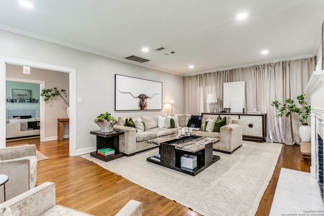 251 Primera, Olmos Park, TX 78212