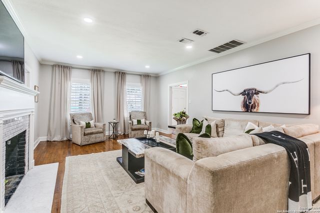 251 Primera, Olmos Park, TX 78212