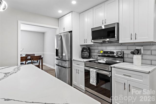 6732 Rollingwood Drive, Clemmons, NC 27012