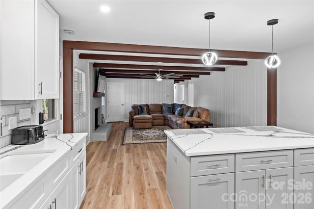 6732 Rollingwood Drive, Clemmons, NC 27012