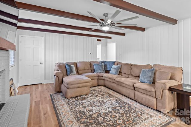 6732 Rollingwood Drive, Clemmons, NC 27012