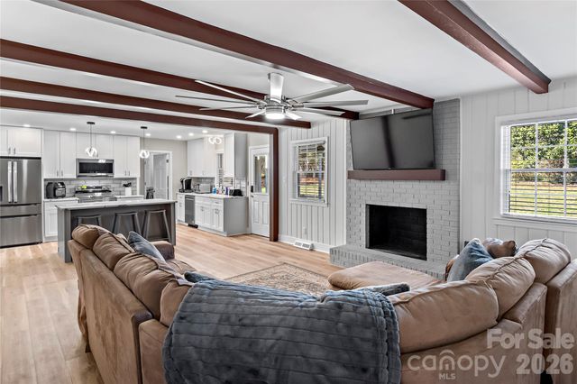 6732 Rollingwood Drive, Clemmons, NC 27012