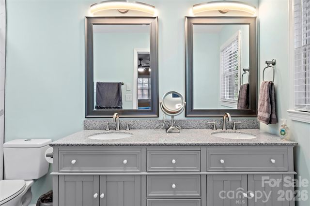 6732 Rollingwood Drive, Clemmons, NC 27012