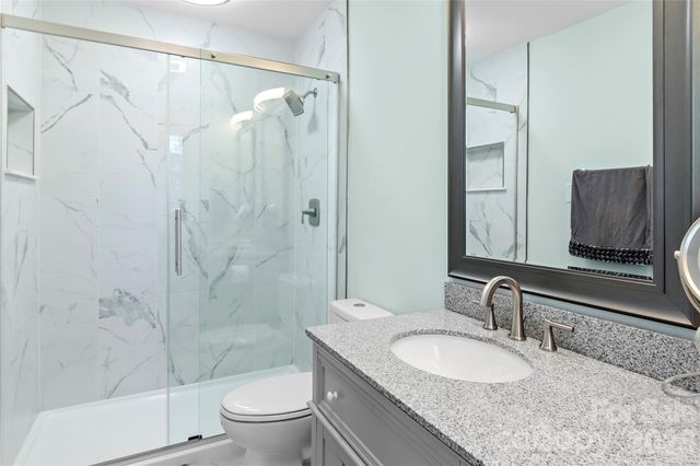 6732 Rollingwood Drive, Clemmons, NC 27012