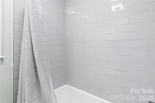 6732 Rollingwood Drive, Clemmons, NC 27012