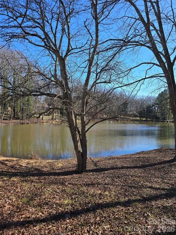 6732 Rollingwood Drive, Clemmons, NC 27012