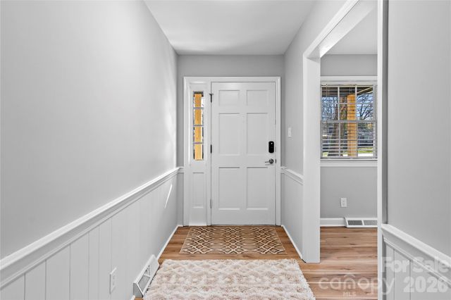 6732 Rollingwood Drive, Clemmons, NC 27012