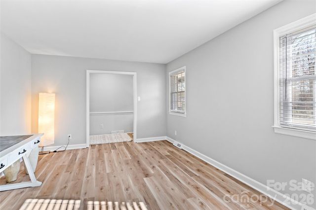 6732 Rollingwood Drive, Clemmons, NC 27012