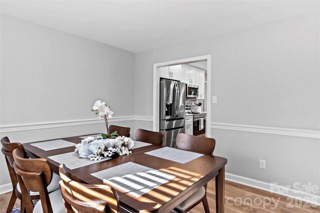 6732 Rollingwood Drive, Clemmons, NC 27012