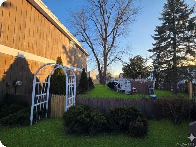 34 Hampton Court, Middletown, NY 10941