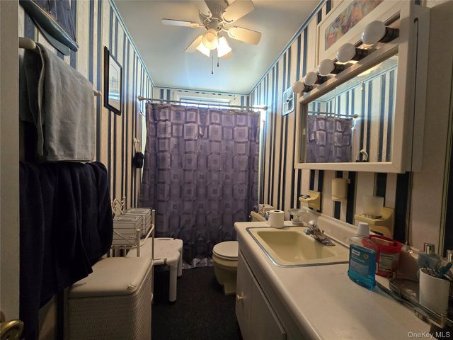 34 Hampton Court, Middletown, NY 10941