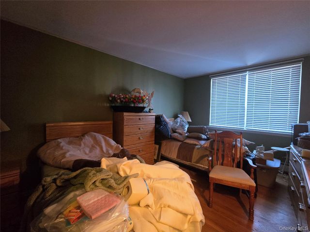 34 Hampton Court, Middletown, NY 10941