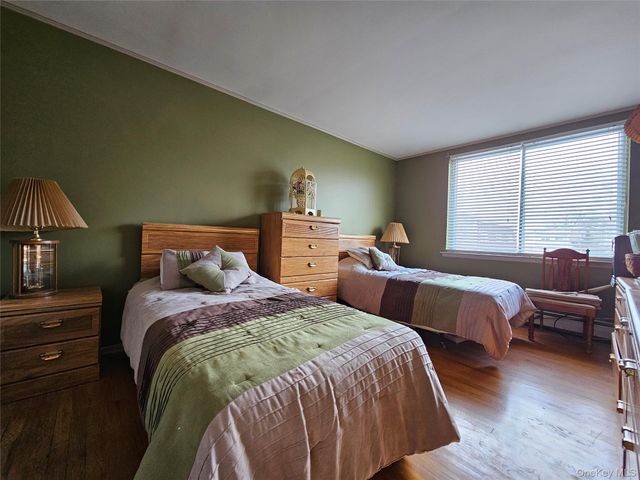 34 Hampton Court, Middletown, NY 10941