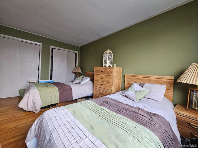 34 Hampton Court, Middletown, NY 10941