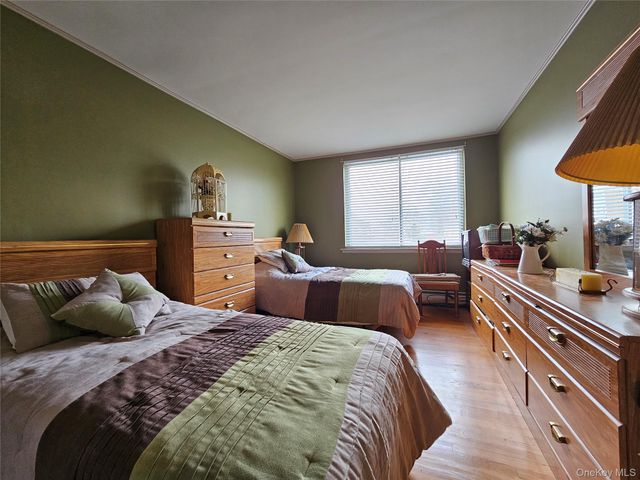 34 Hampton Court, Middletown, NY 10941