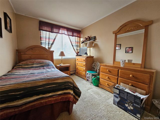 34 Hampton Court, Middletown, NY 10941