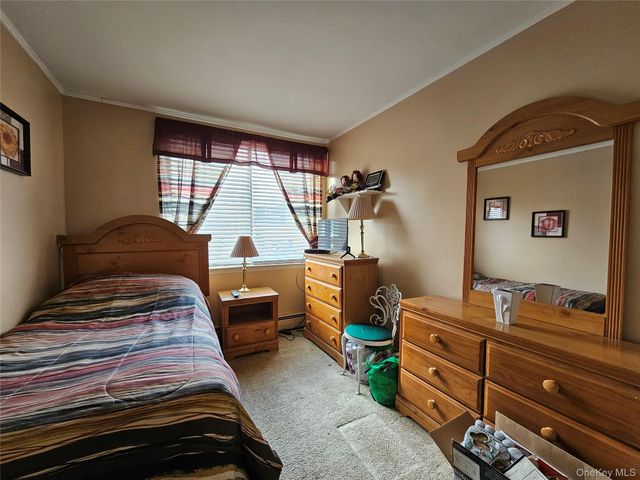 34 Hampton Court, Middletown, NY 10941