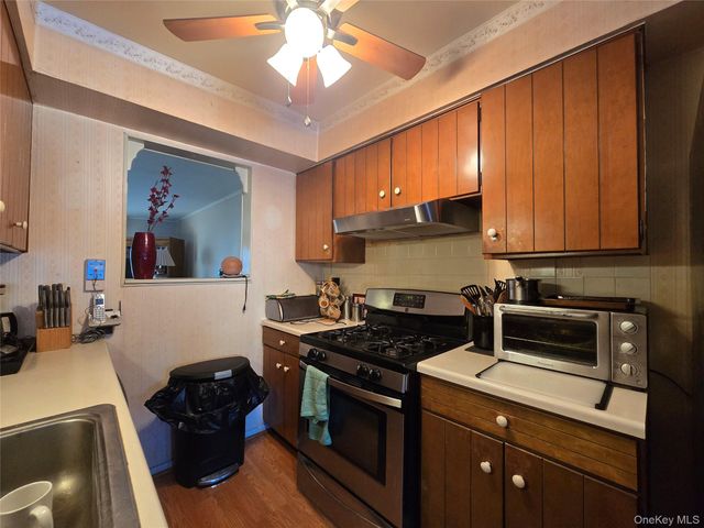 34 Hampton Court, Middletown, NY 10941