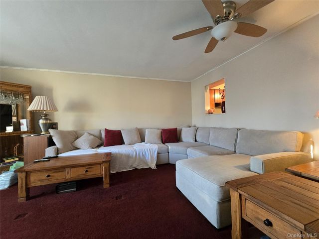 34 Hampton Court, Middletown, NY 10941