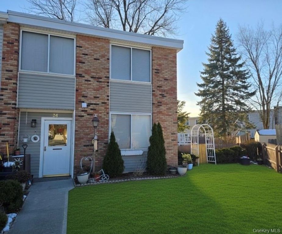 34 Hampton Court, Middletown, NY 10941