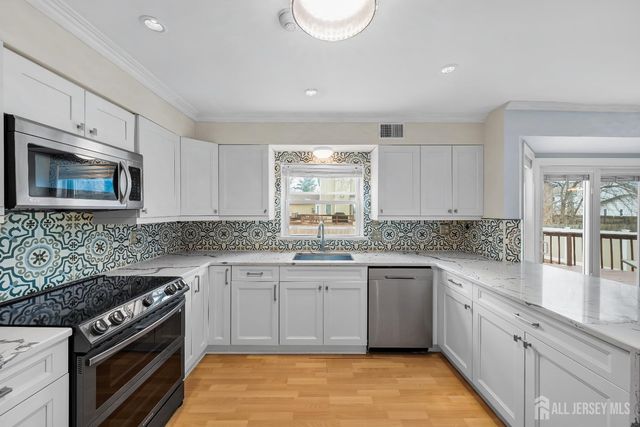 8 Danny Court, North Brunswick, NJ 08902