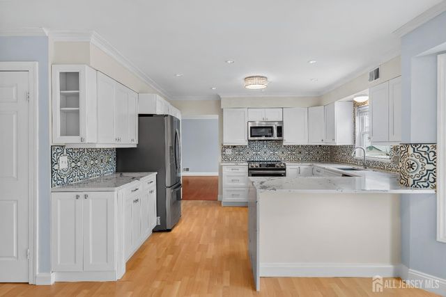 8 Danny Court, North Brunswick, NJ 08902