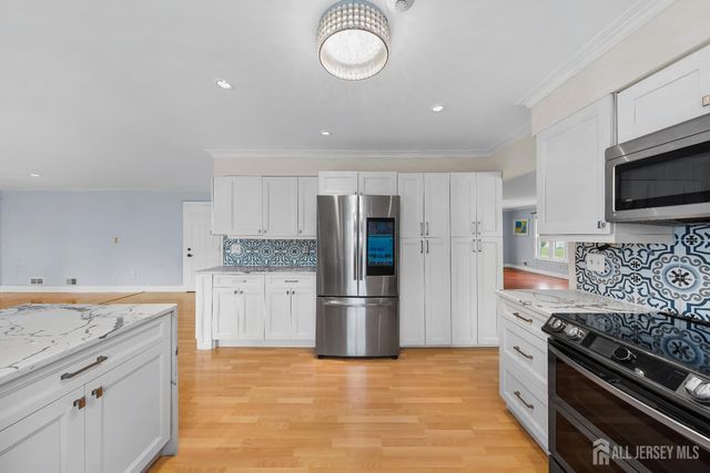 8 Danny Court, North Brunswick, NJ 08902