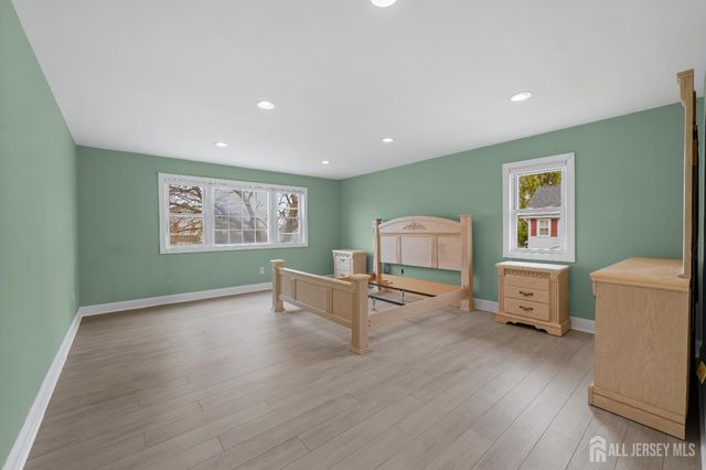 8 Danny Court, North Brunswick, NJ 08902