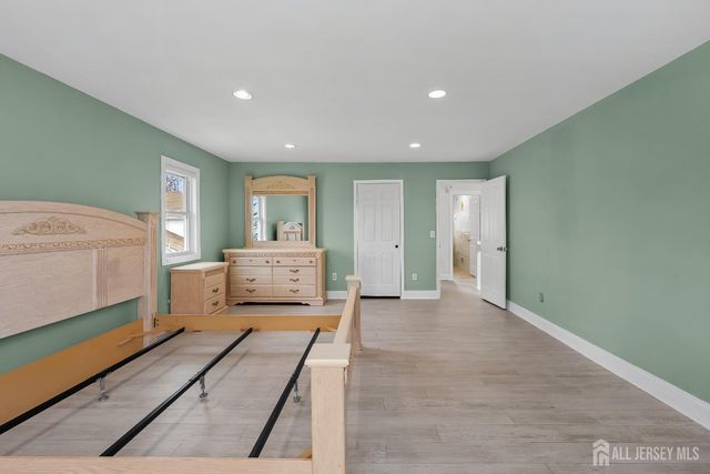 8 Danny Court, North Brunswick, NJ 08902