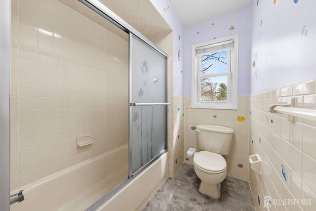 8 Danny Court, North Brunswick, NJ 08902