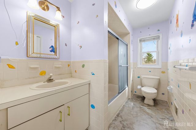 8 Danny Court, North Brunswick, NJ 08902