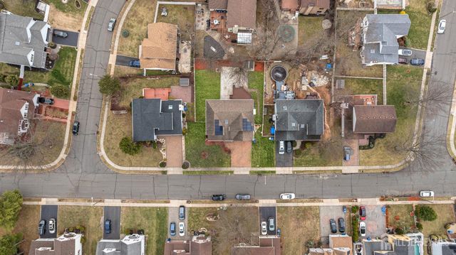 8 Danny Court, North Brunswick, NJ 08902