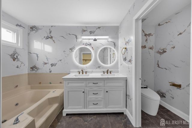 8 Danny Court, North Brunswick, NJ 08902