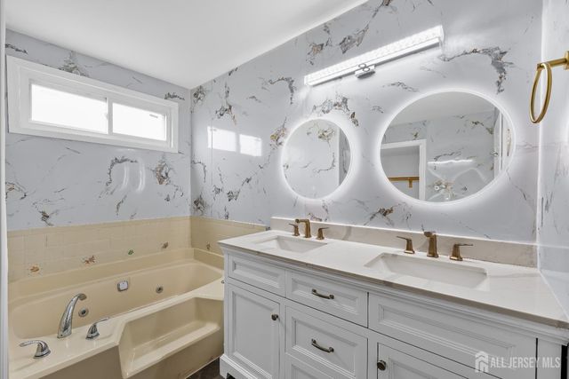 8 Danny Court, North Brunswick, NJ 08902