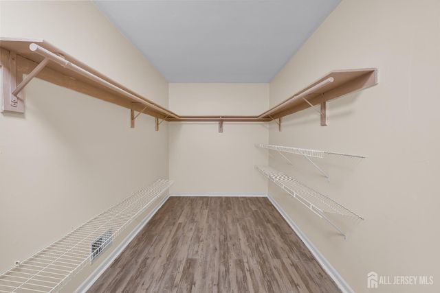 8 Danny Court, North Brunswick, NJ 08902