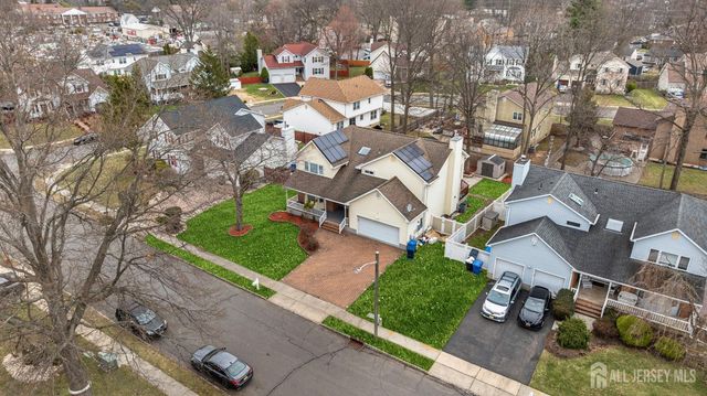 8 Danny Court, North Brunswick, NJ 08902