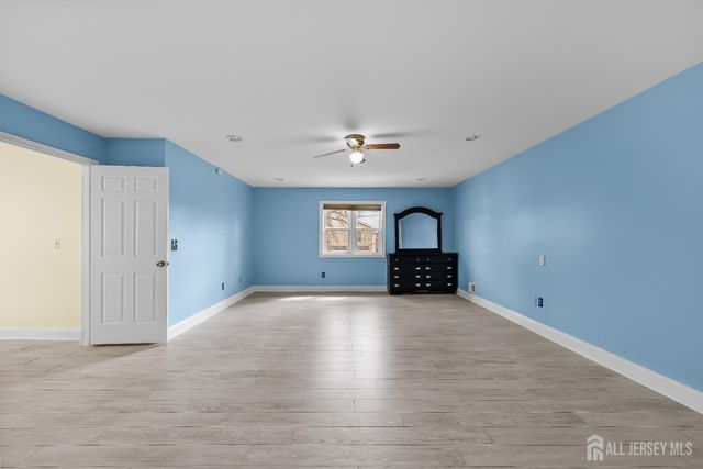 8 Danny Court, North Brunswick, NJ 08902