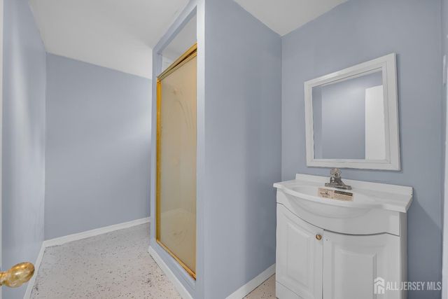 8 Danny Court, North Brunswick, NJ 08902