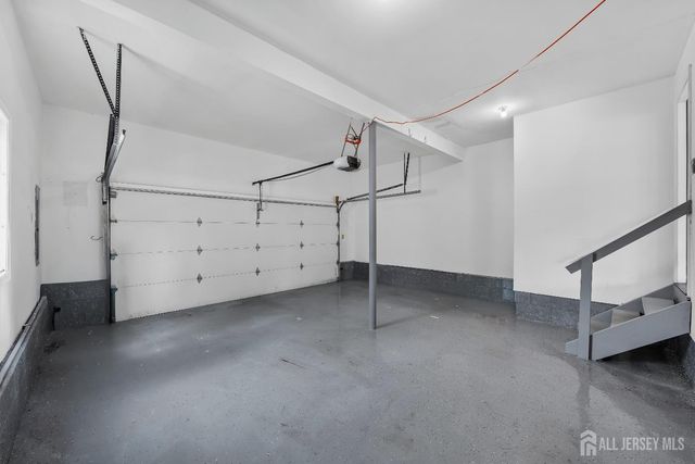 8 Danny Court, North Brunswick, NJ 08902