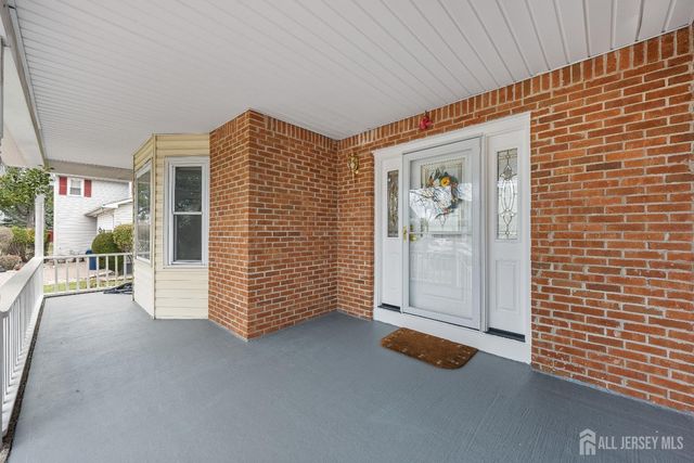 8 Danny Court, North Brunswick, NJ 08902