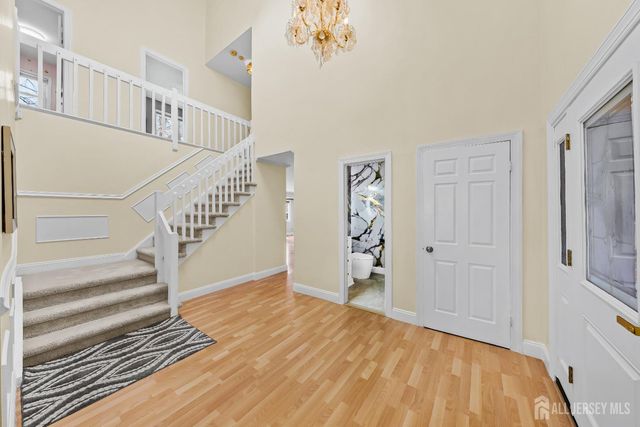 8 Danny Court, North Brunswick, NJ 08902