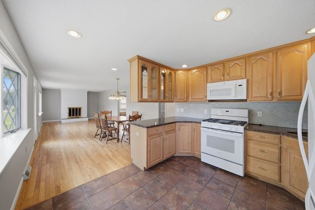 159 Mountainview Rd, East Longmeadow, MA 01020