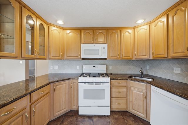 159 Mountainview Rd, East Longmeadow, MA 01020
