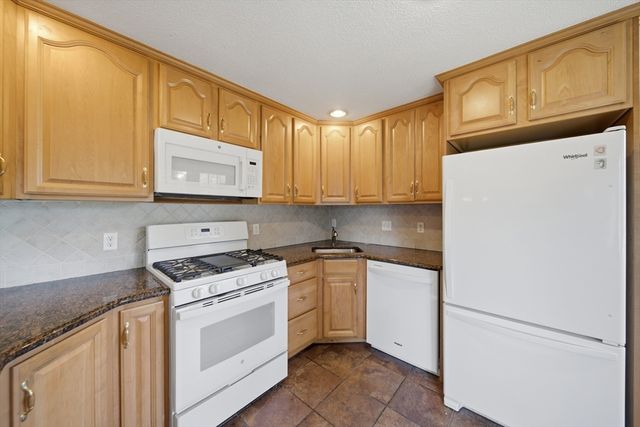 159 Mountainview Rd, East Longmeadow, MA 01020