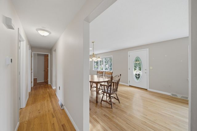 159 Mountainview Rd, East Longmeadow, MA 01020