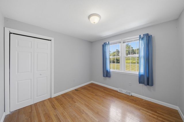 159 Mountainview Rd, East Longmeadow, MA 01020
