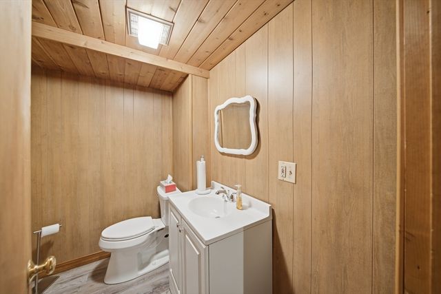 159 Mountainview Rd, East Longmeadow, MA 01020