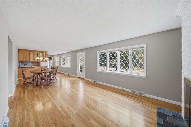 159 Mountainview Rd, East Longmeadow, MA 01020