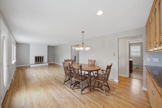 159 Mountainview Rd, East Longmeadow, MA 01020